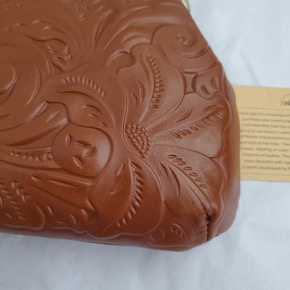 NWT Patricia Nash Leather Wristlet. - Picture 10 of 16